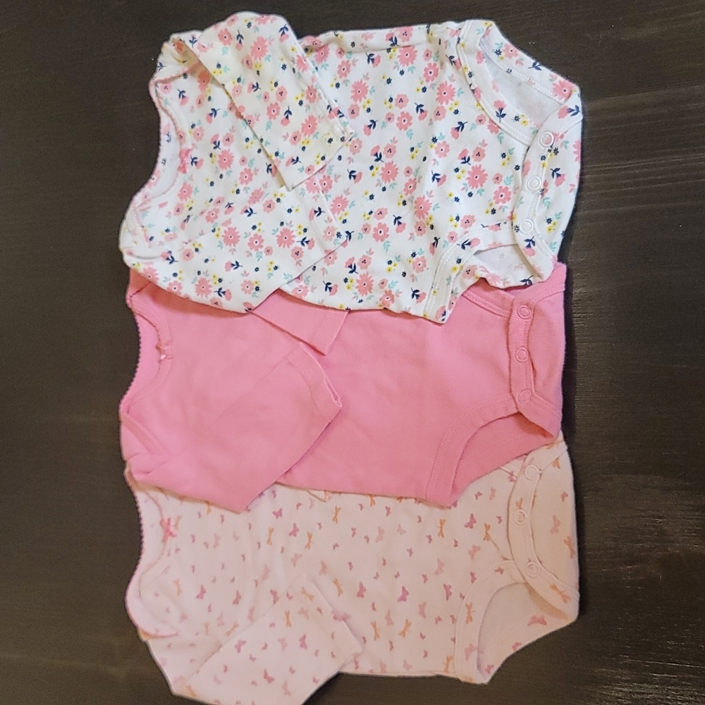 3 pack long sleeve onsies. Simple joy by Carters Size 0-3 months